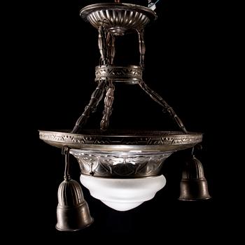 KATTOVALAISIN, jugendtyylinen, 1900-luvun alkupuoli. Korkeus 43 cm.