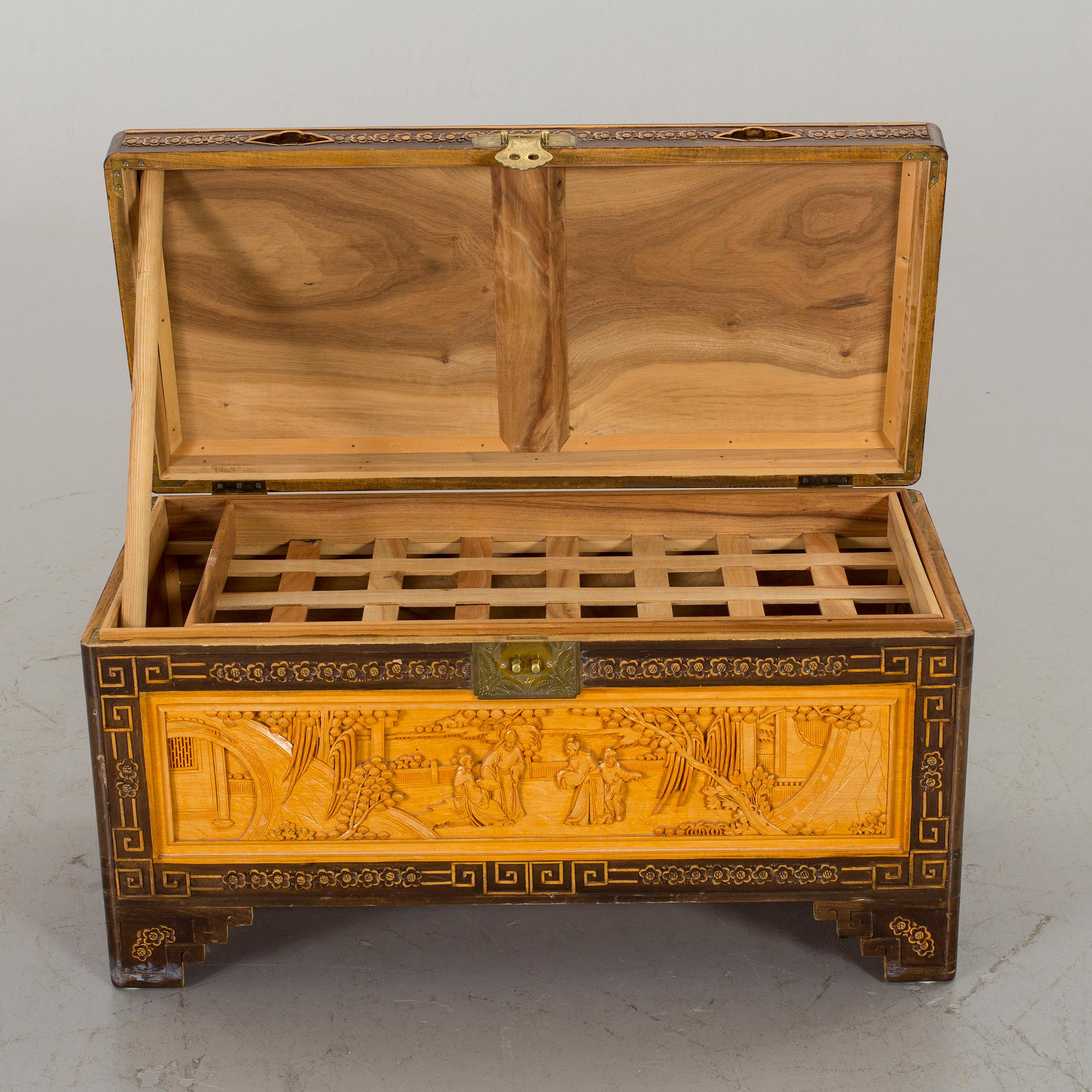 KAMFERKISTA, 1900-tal.