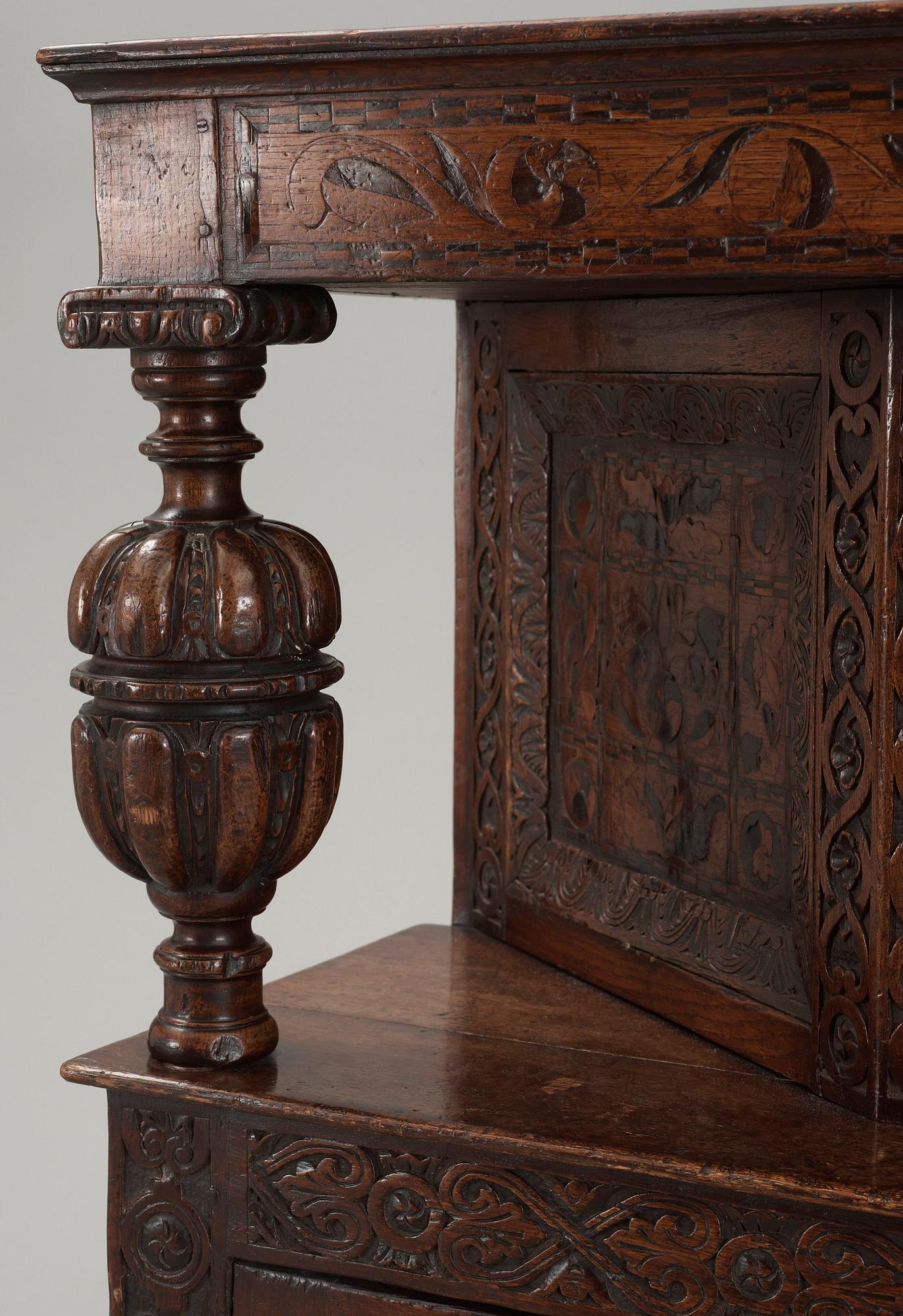 STOLPSKÄNK. England, 1600-tal.