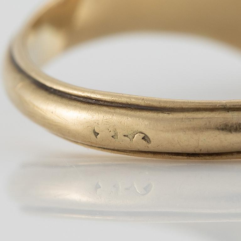 Ring 14K guld med emalj samt en gammalslipad diamant.