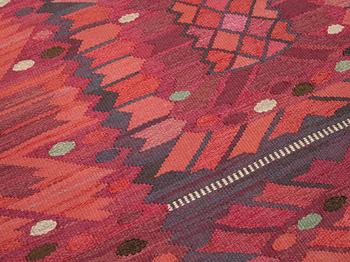 Barbro Nilsson, Matto, "Nejlikan röd", flat weave, ca 320-323 x 251 cm, signed AB MMF BN.