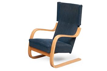 386. Alvar Aalto, AN ARMCHAIR NR 401.