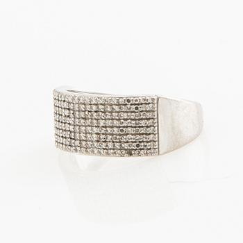 Ring, 18k white gold with octagon-cut diamonds.