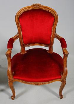KARMSTOLAR, ett par, rokokostil, 1900-talets mitt.