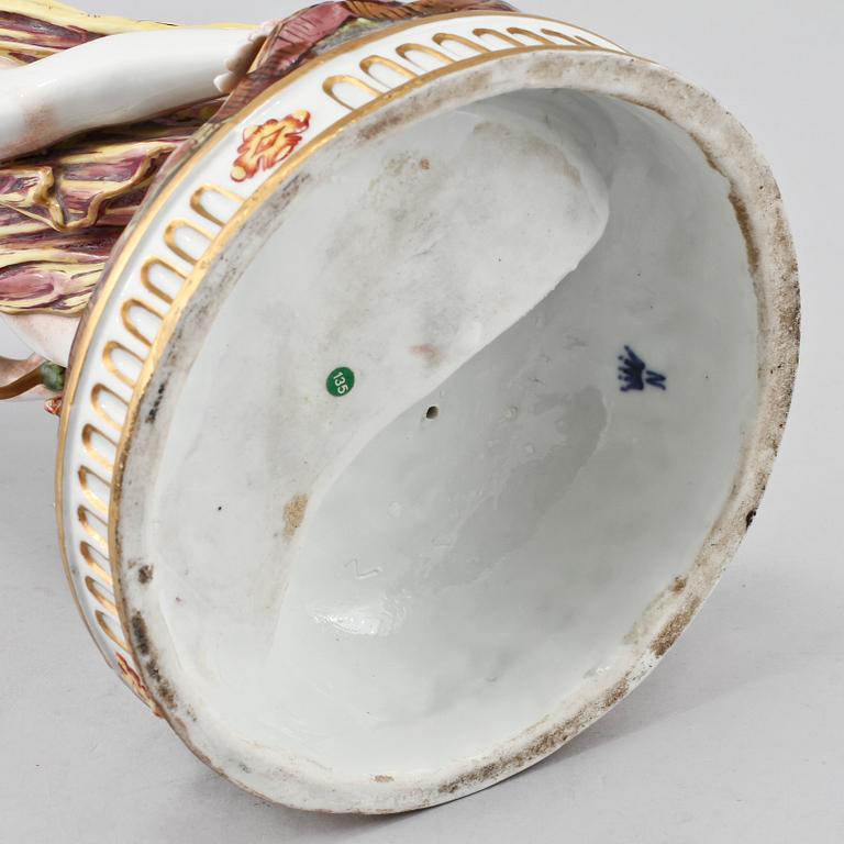 FIGURIN, porslin, Neapelliknande märke, 1900-talets första hälft.