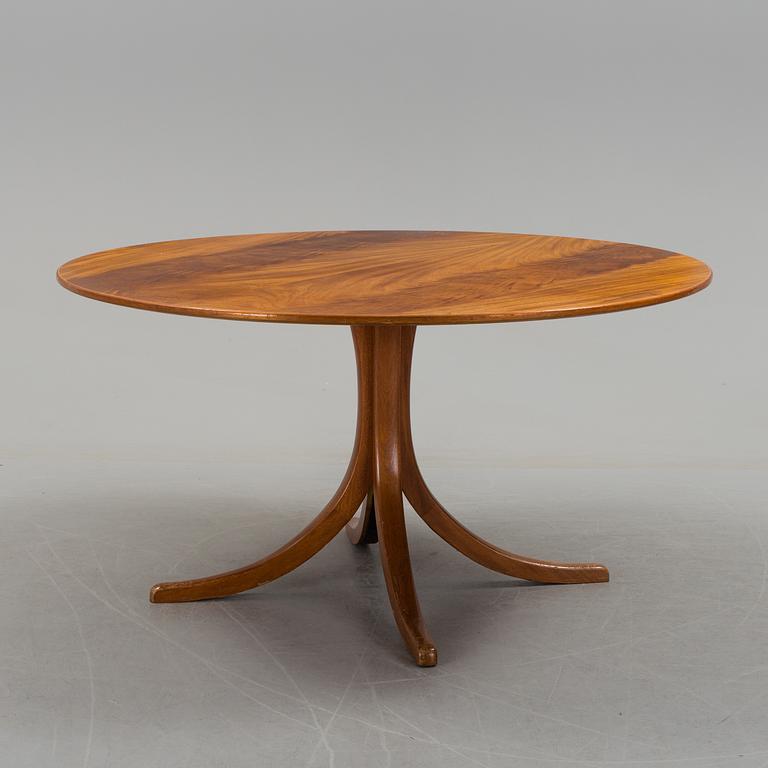 JOSEF FRANK, dining table, model 1020. Firma Svenskt Tenn. Second half of the 20th century.