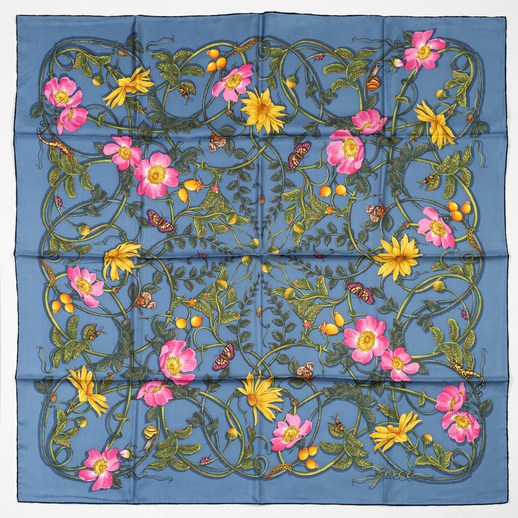 Gucci, a scarf.