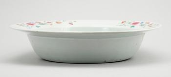SKÅLFAT, porslin, Kina, famille rose, Qianlong (1736-1795).