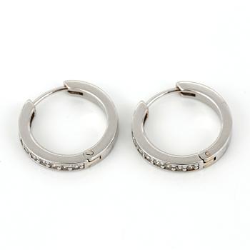 ÖRHÄNGEN, ett par, 14K vitguld med briljantslipade diamanter tot ca 0,40 ct. Vikt 5,38 g.