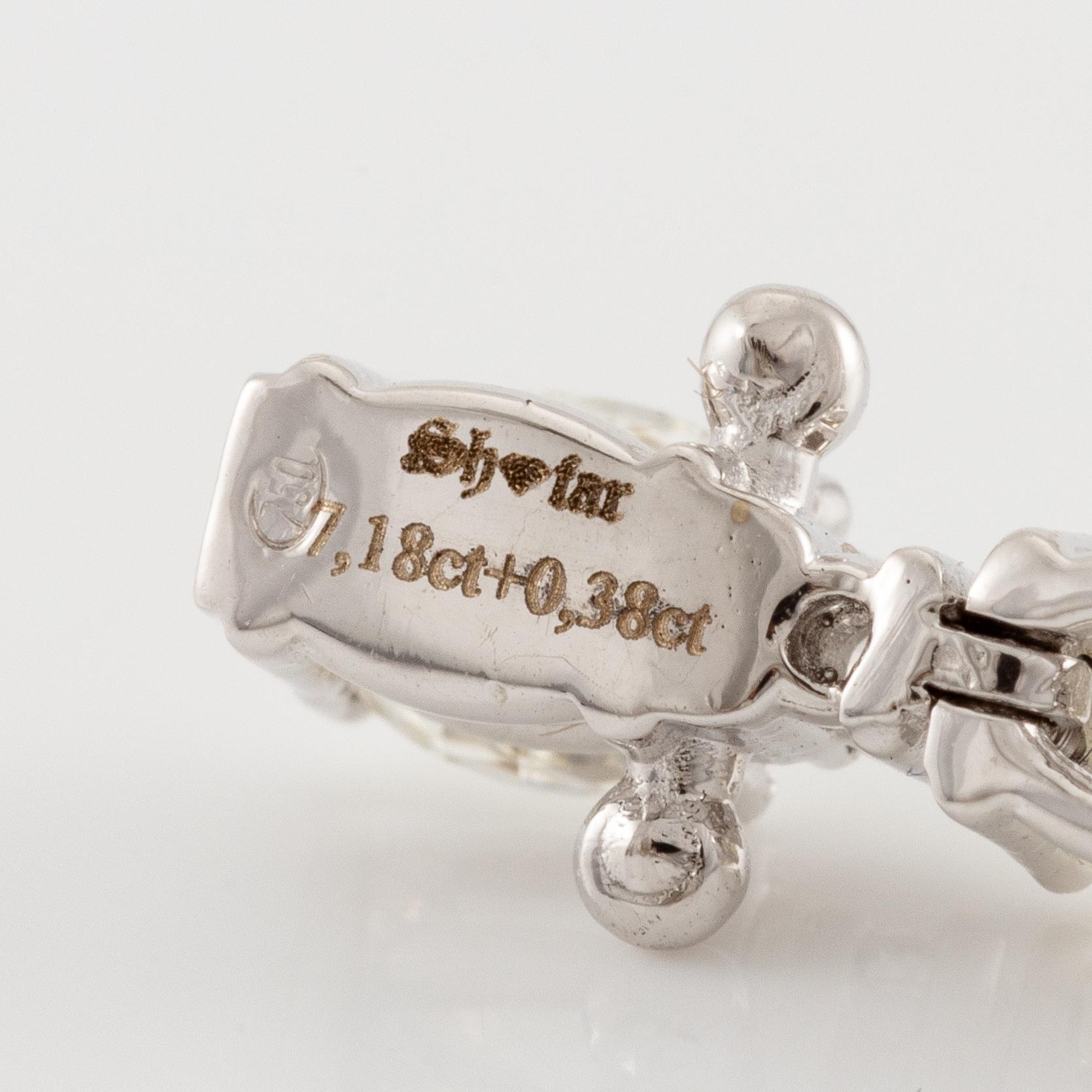 Bracelet 18K white gold with oval and brilliant-cut diamonds.