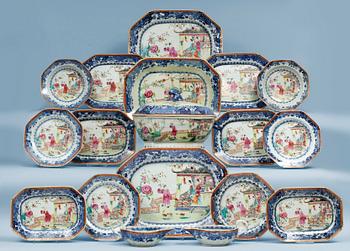 1382. A famille rose dinner service, Qing dynasty, Qianlong (1736-95). (52 pieces).