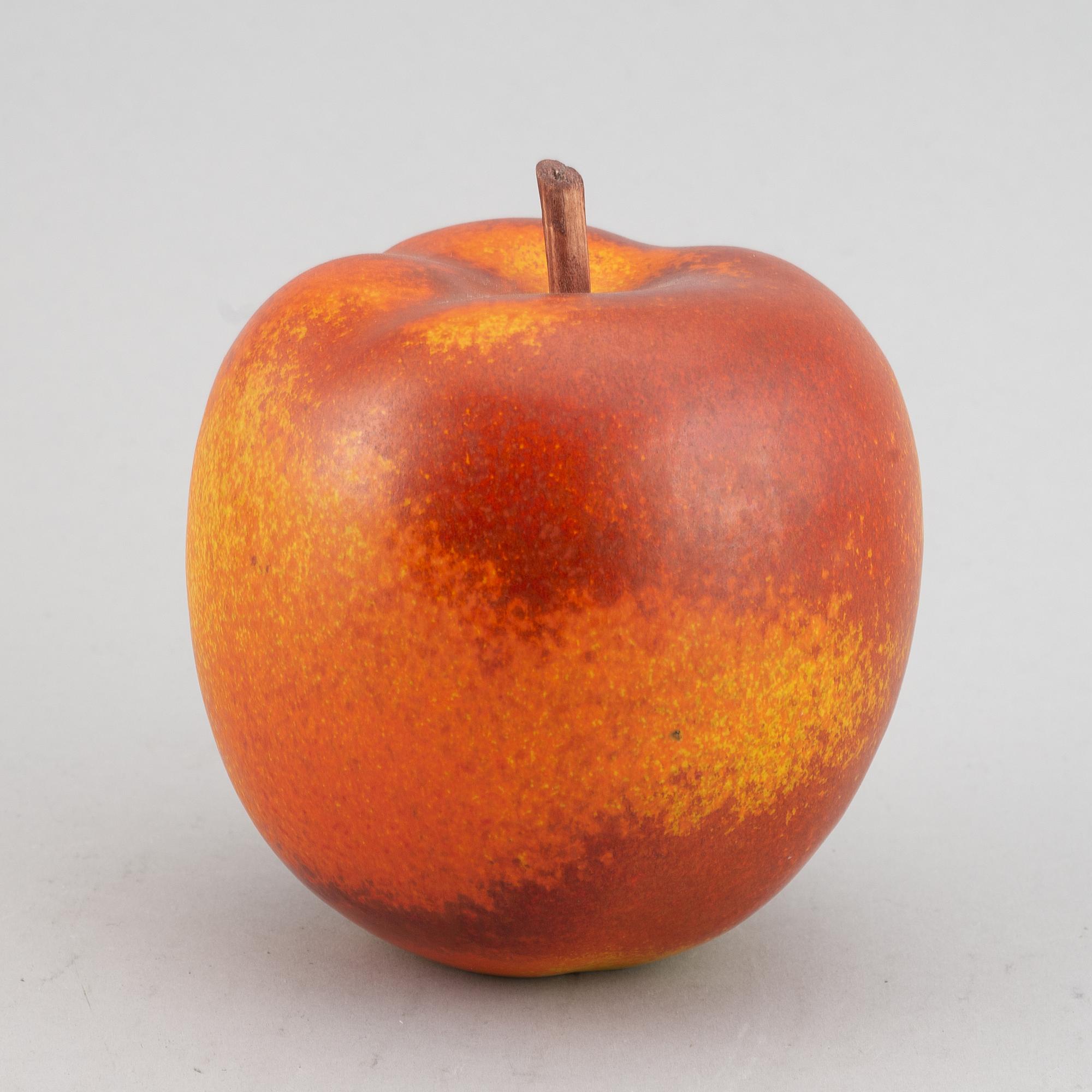 Per Hammarström, apple, ceramic.