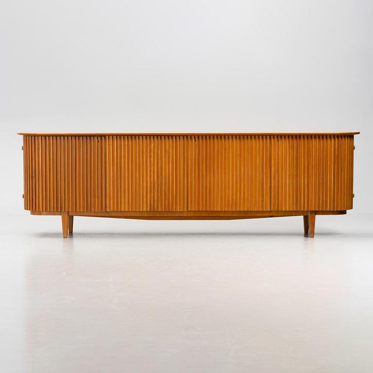 Bertil Fridhagen, a rare elm sideboard, Svenska Möbelfabrikerna, Bodafors, 1940s.