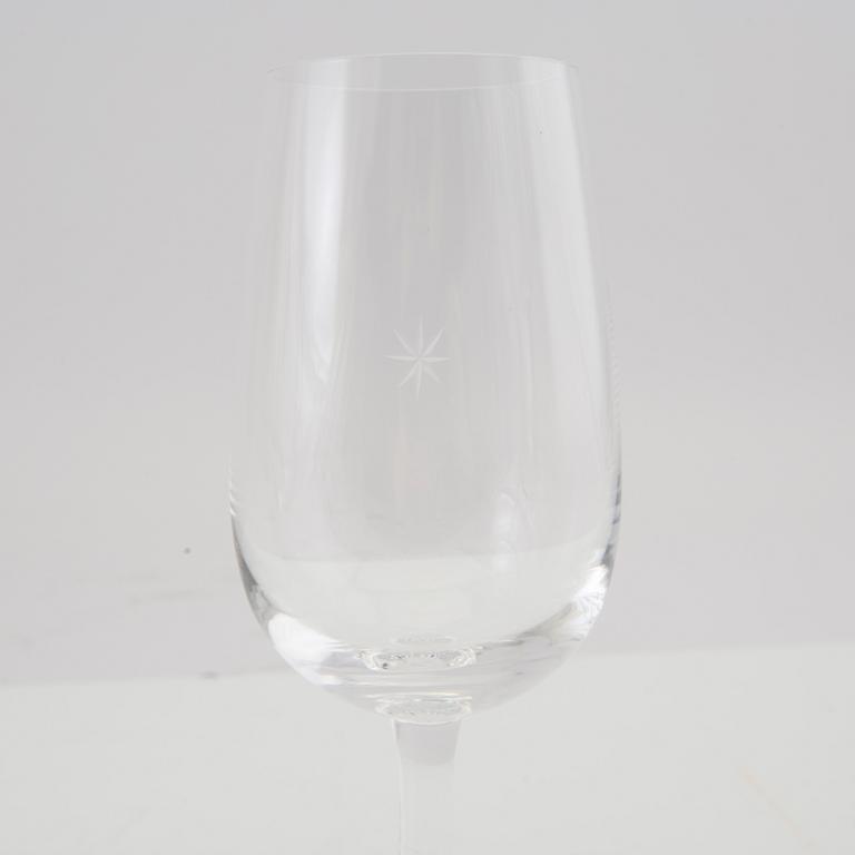 Signe Persson-Melin, servis 41 dlr "Bouquet" Kosta Boda sent 1900-tal.