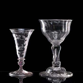 GLAS, två stycken. 1700-tal.