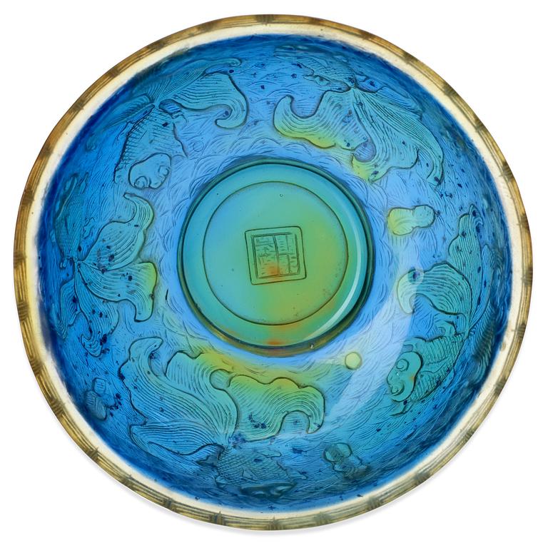 A gold splashed glass bowl, Qing dynasty with seal mark.