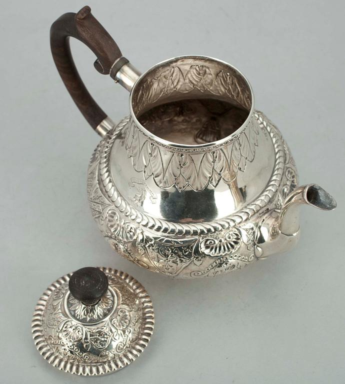 KAFFEKANNA, silver, Holland 1837. Vikt ca 274 g.