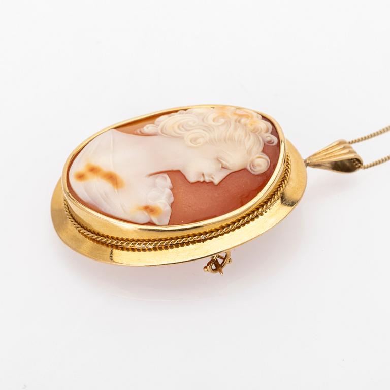 Necklace/brooch in 18K gold with a carved shell cameo.