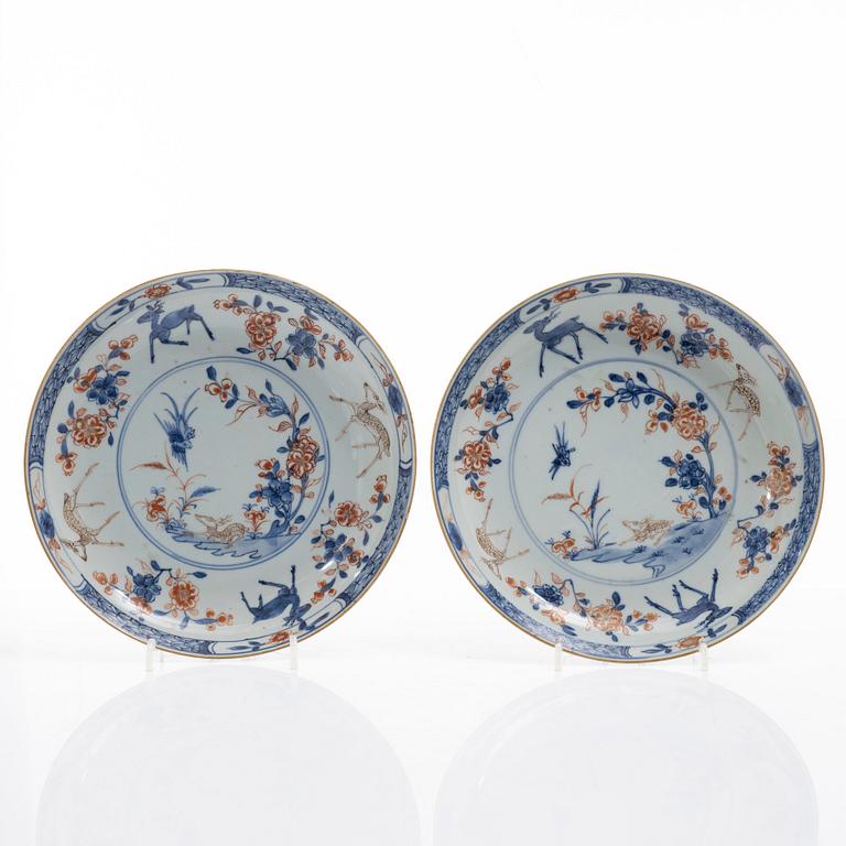 Mugg, bålskål samt fat, tre stycken, porslin. Qingdynastin, 1700-tal.