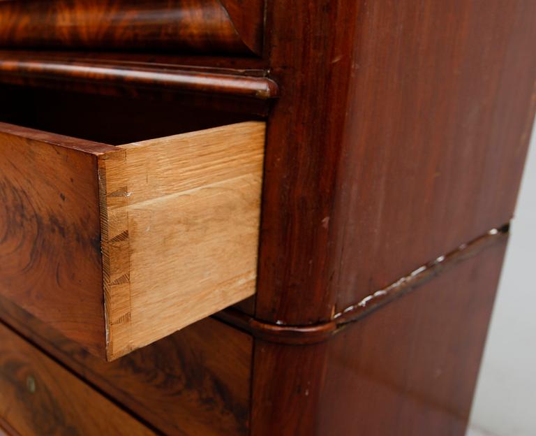 CHIFFONJÉ, 1800-talets andra hälft.