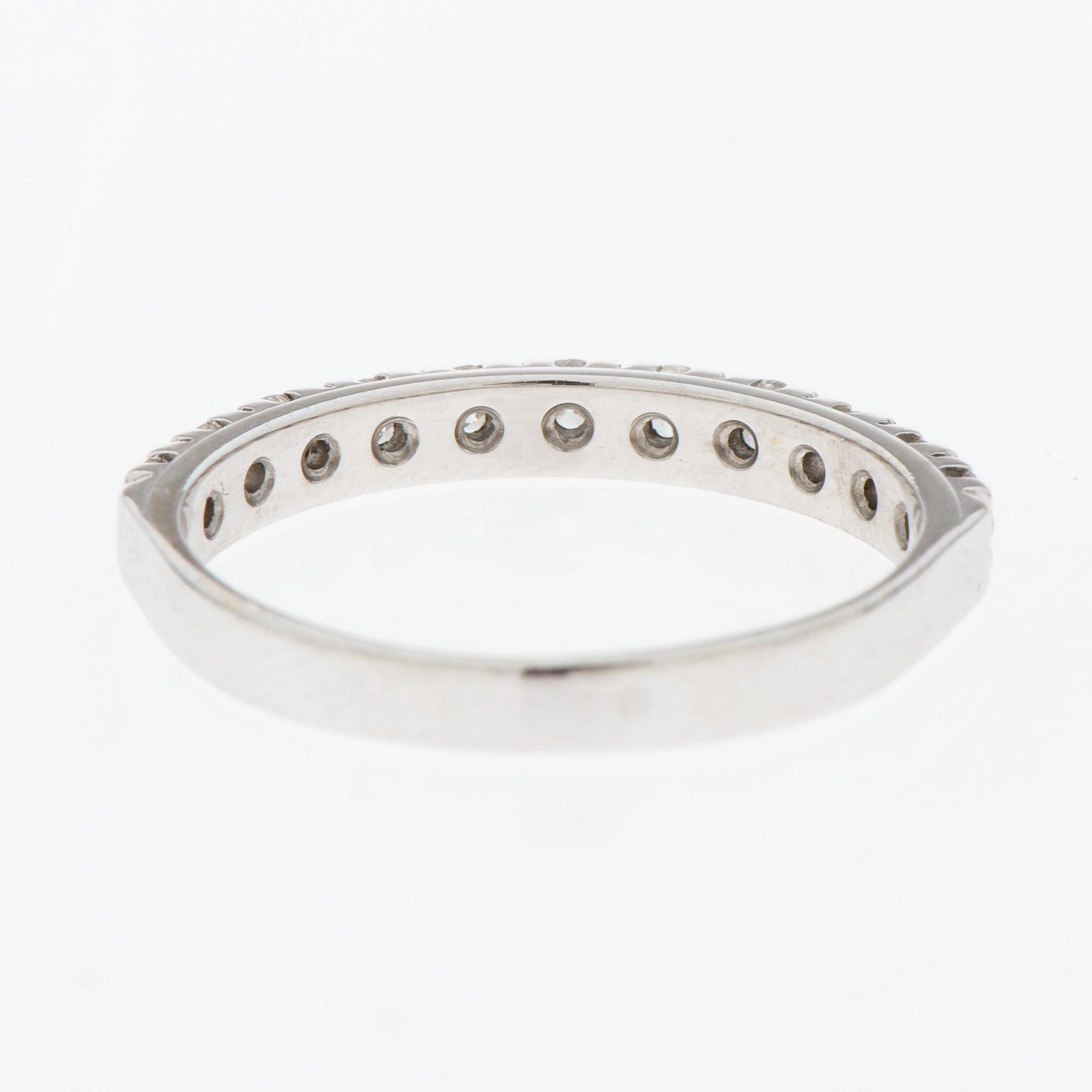 RING, briljantslipade diamanter, 18K vitguld. A. Tillander 1981.