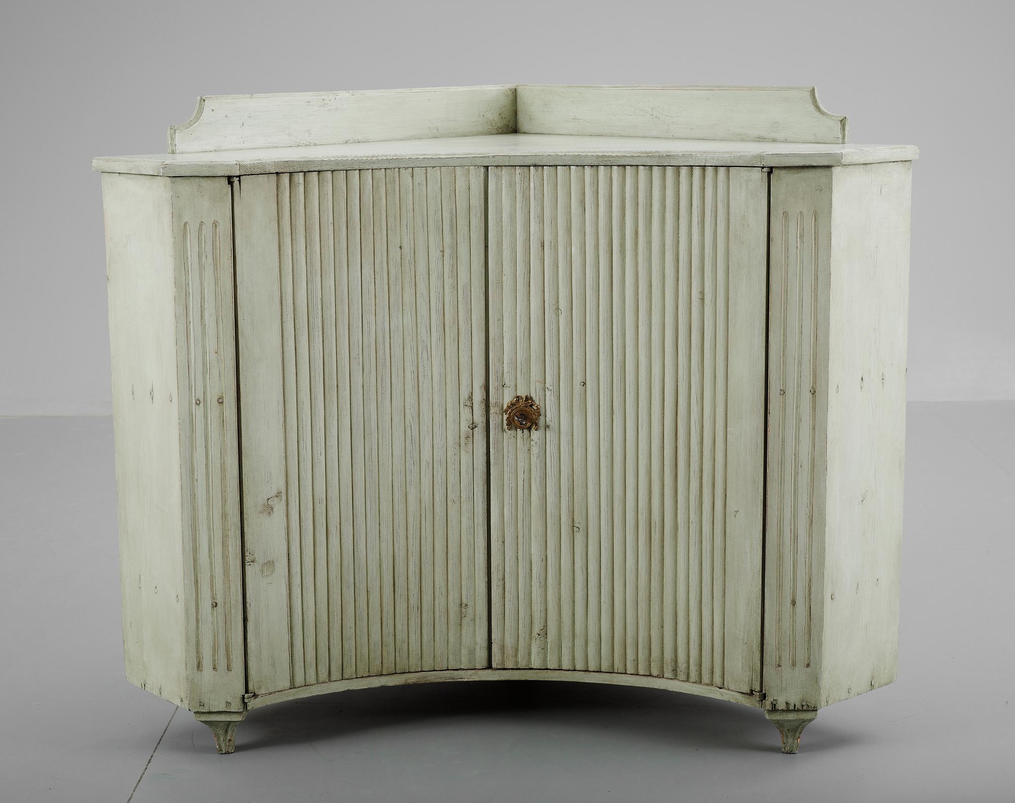 HÖRNSKÄNK, gustaviansk stil, 1800-tal.