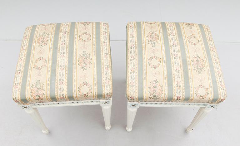 TABURETTER, 1 par, gustaviansk stil, 1900-talets första hälft.