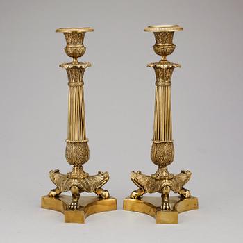 LJUSSTAKAR, ett par, brons, empirstil, 1800-tal.