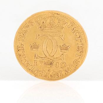 GULDMYNT, 1 Dukat, Karl XII av Sverige, 1710. Vikt ca 3,5 gram.