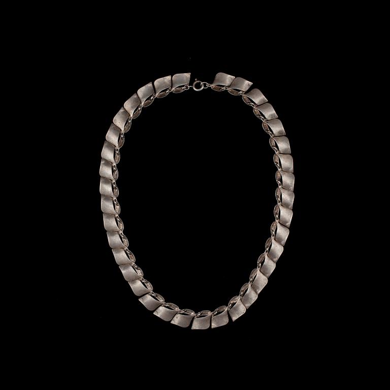 HALSSMYCKE, ARMSMYCKE, ÖRHÄNGEN och BROSCH, sterling silver. Sten & Laine 1989. Vikt tot. 80 g.