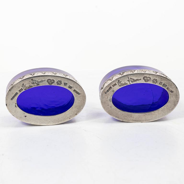 Wiwen Nilsson, A pair of silver salt cellars with spoons, 1949–1950.