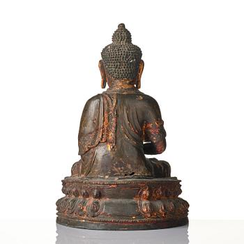 A large gilt lacquered figure of Buddha, Ming dynasty (1368-1644).