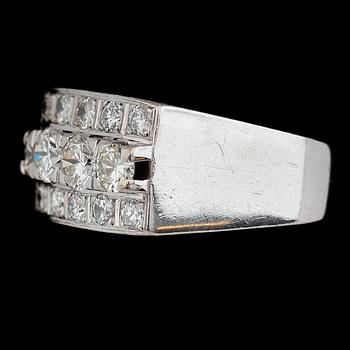 RING, 14 k vitguld, briljantslipade diamanter tot ca 1.60 ct, BLG Stockholm. Vikt ca 9,5 g.