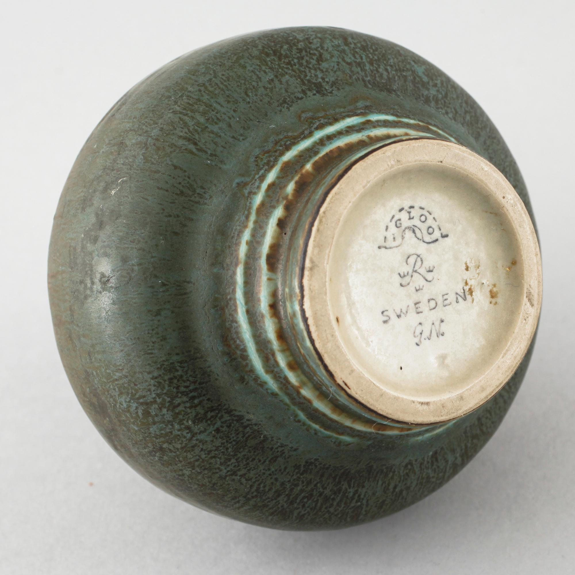 Six pieces of ceramic designed by Gunnar Nylund, Carl-Harry Stålhane and Arne Bang among others.