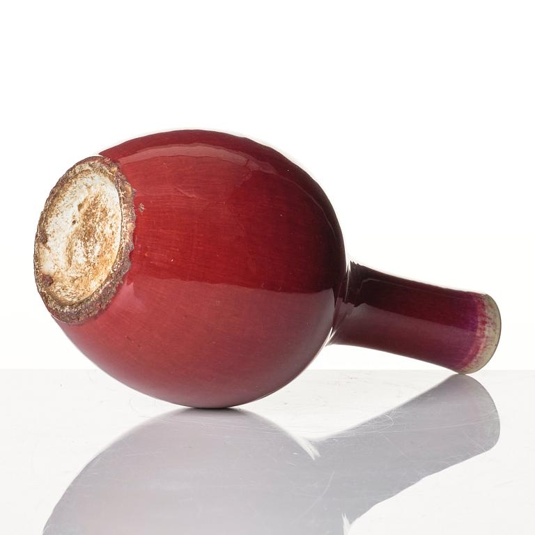 A Chinese flambé glazed vase, Qing dynasty, 19th century.