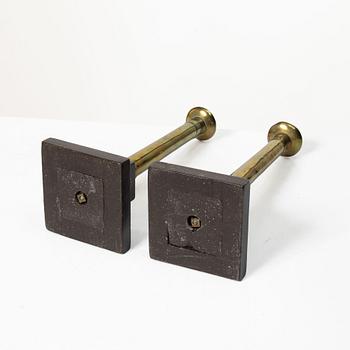 Kolonnljusstakar, ett par, sengustavianska, omkring 1800.