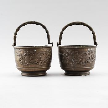 VASER, 1 par, brons, Kina, 1900-talets första hälft.