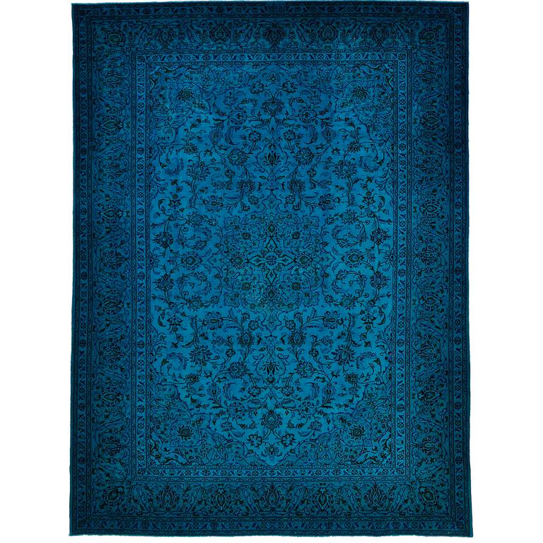 An oriental carpet. ca 342 x 256 cm.