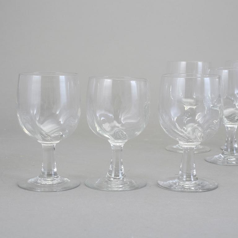 VINGLAS 12 och STARKVINSGLAS, 10 st, 1800-tal.
