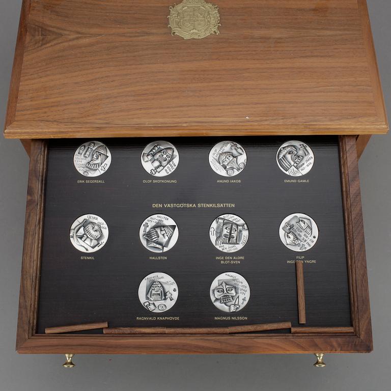 MEDALJONGSAMLING, sterling, 60 delar "Sverige och dess regenter under 1000 år", Sporrong, Vikt ca 2800 g.
