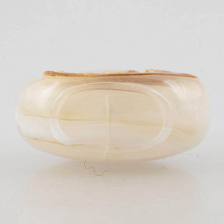 A Chinese onyx snuffbottle, late Qing dynasty / around 1900.