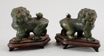 FIGURER, 1 par, grön sten, Kina, 1900-tal.