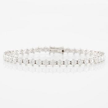 Tennisarmband, 18K vitguld med fantasislipade diamanter.