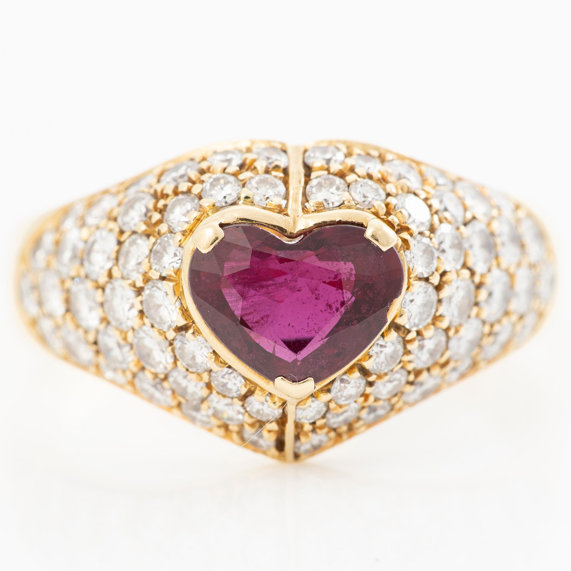 Ring, 18K gold with a heart-shaped ruby and brilliant-cut diamonds.