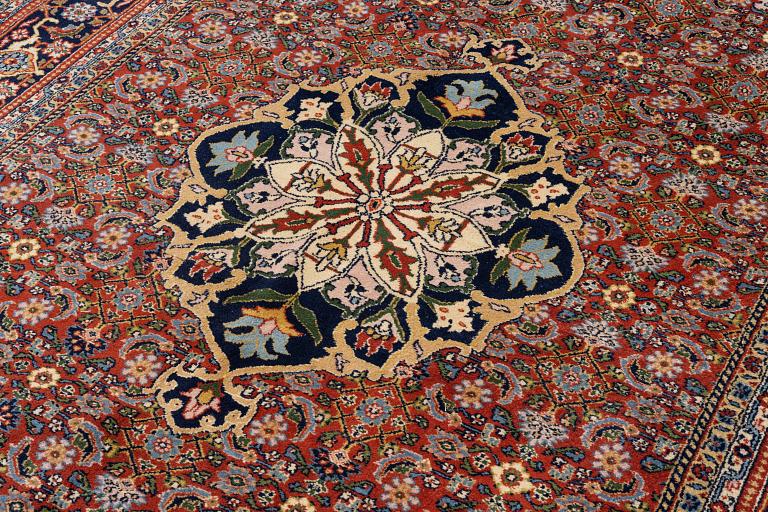 Matta, orientalisk, ca 270 x 199 cm.