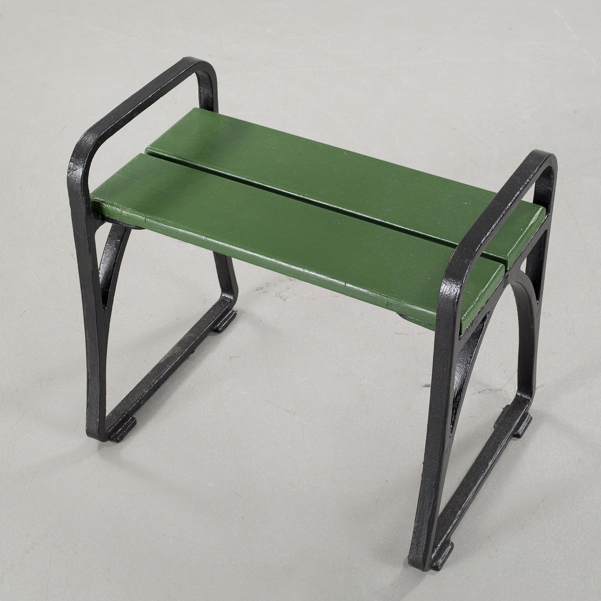 TRÄDGÅRDSBÄNK, "Taburett n:r 20", Näfveqvarns bruk, inköpt 1951.