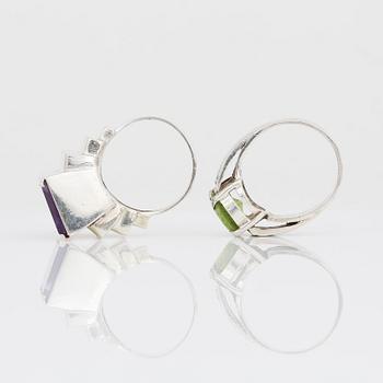 RINGAR, 2 st, silver med rektangulärslipad ametist ca 13,35 ct och spodumen ca 4,08 ct. Total vikt ca 18,90 g.