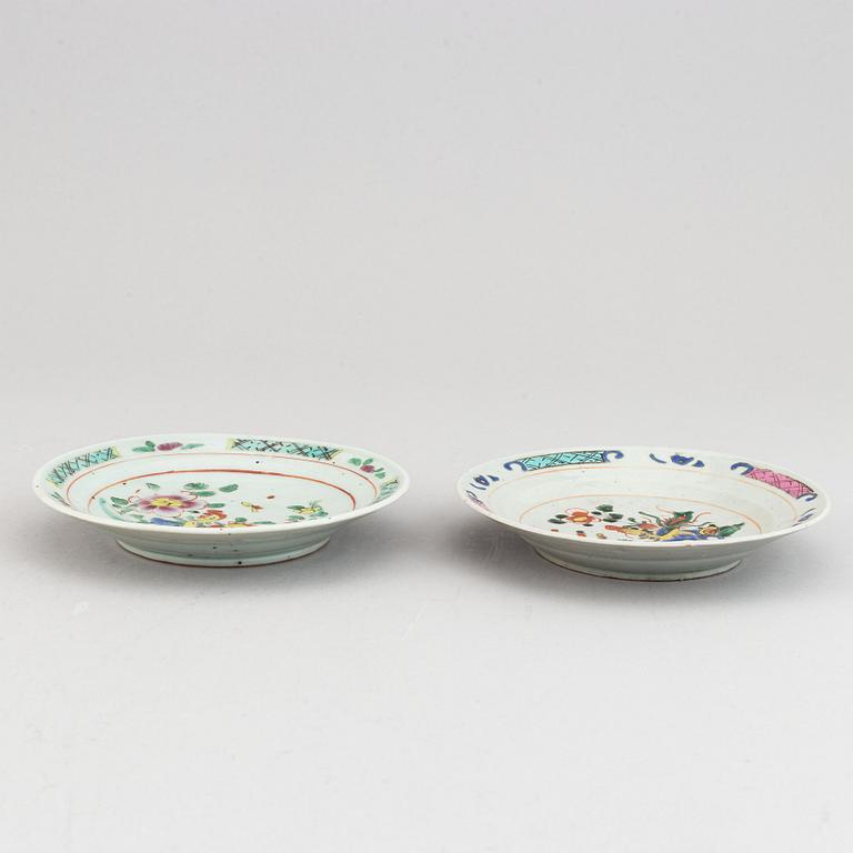 A group of five export porcelain dishes, Qing dynasty, 18-19th century.