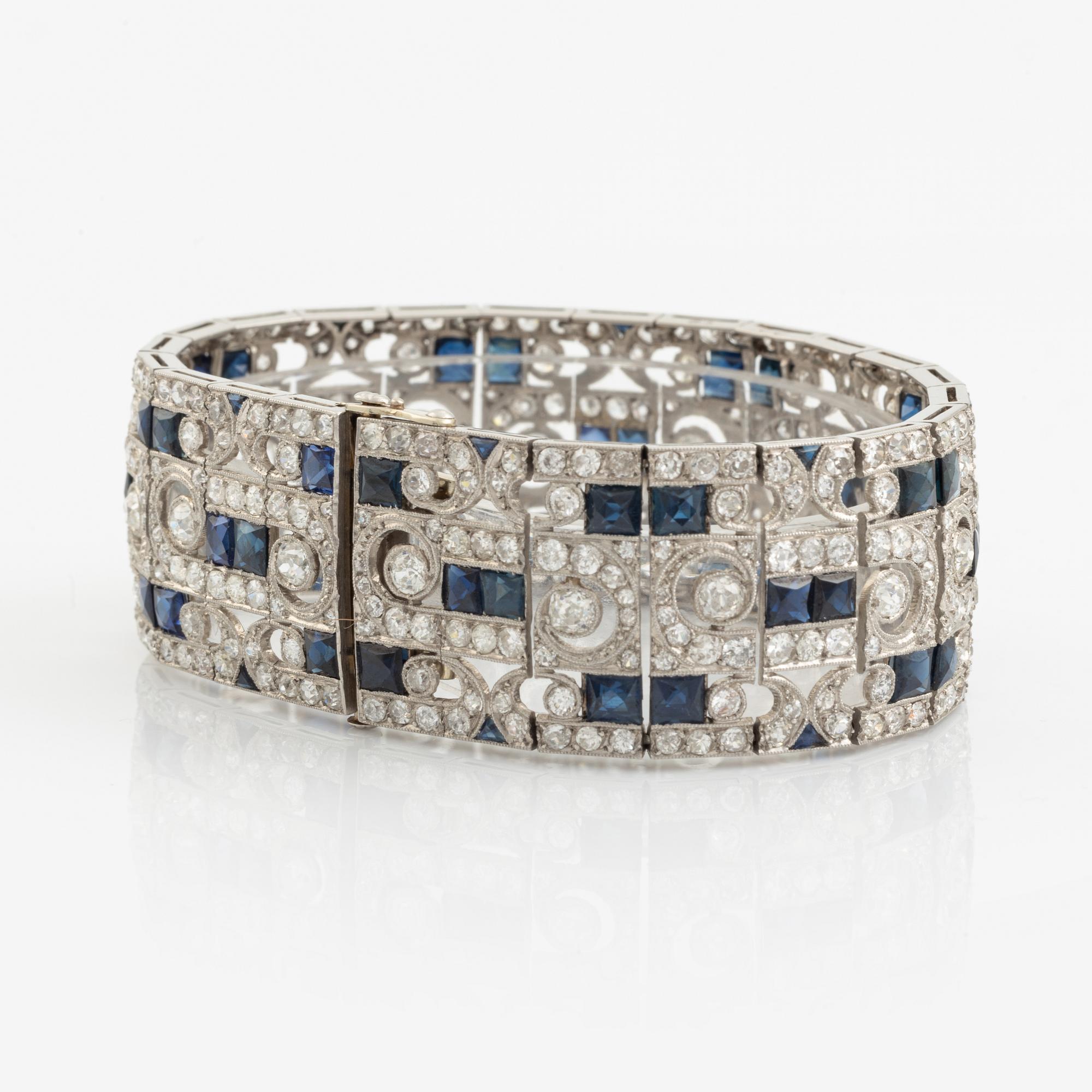 Armband platina med gammalslipade diamanter och trappslipade safirer.