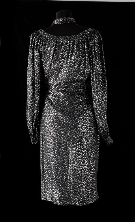 An ensemble consisting of skirt, top, belt and scarf by Christian Dior.